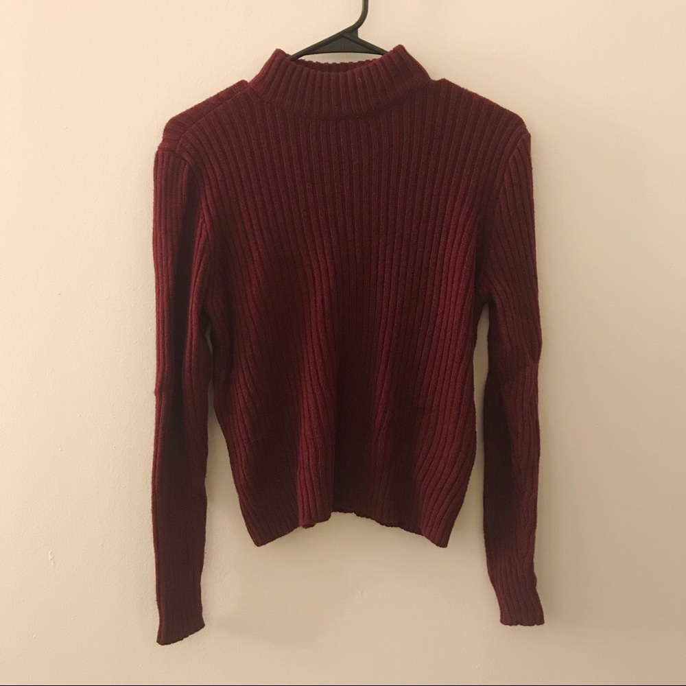 Maroon ribbed turtleneck